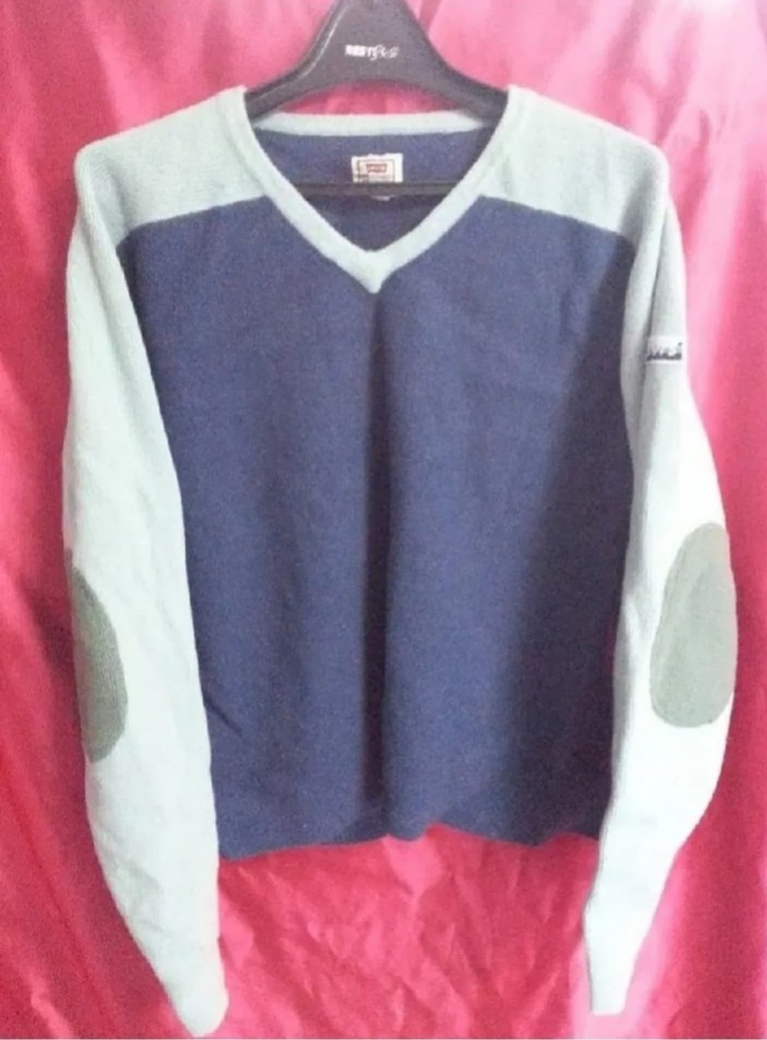 리바이스 스트라우스 브이넥 모직100% 니트 105 상품이미지1