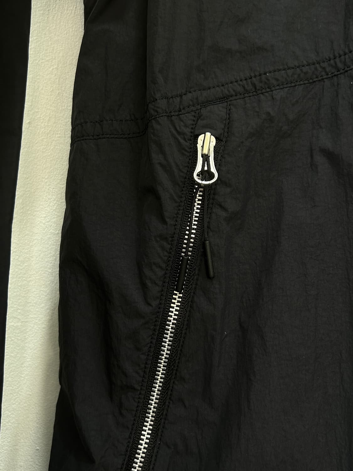 노스페이스 경량 후드 바람막이 남성 105 블랙 홀겹 상품이미지3