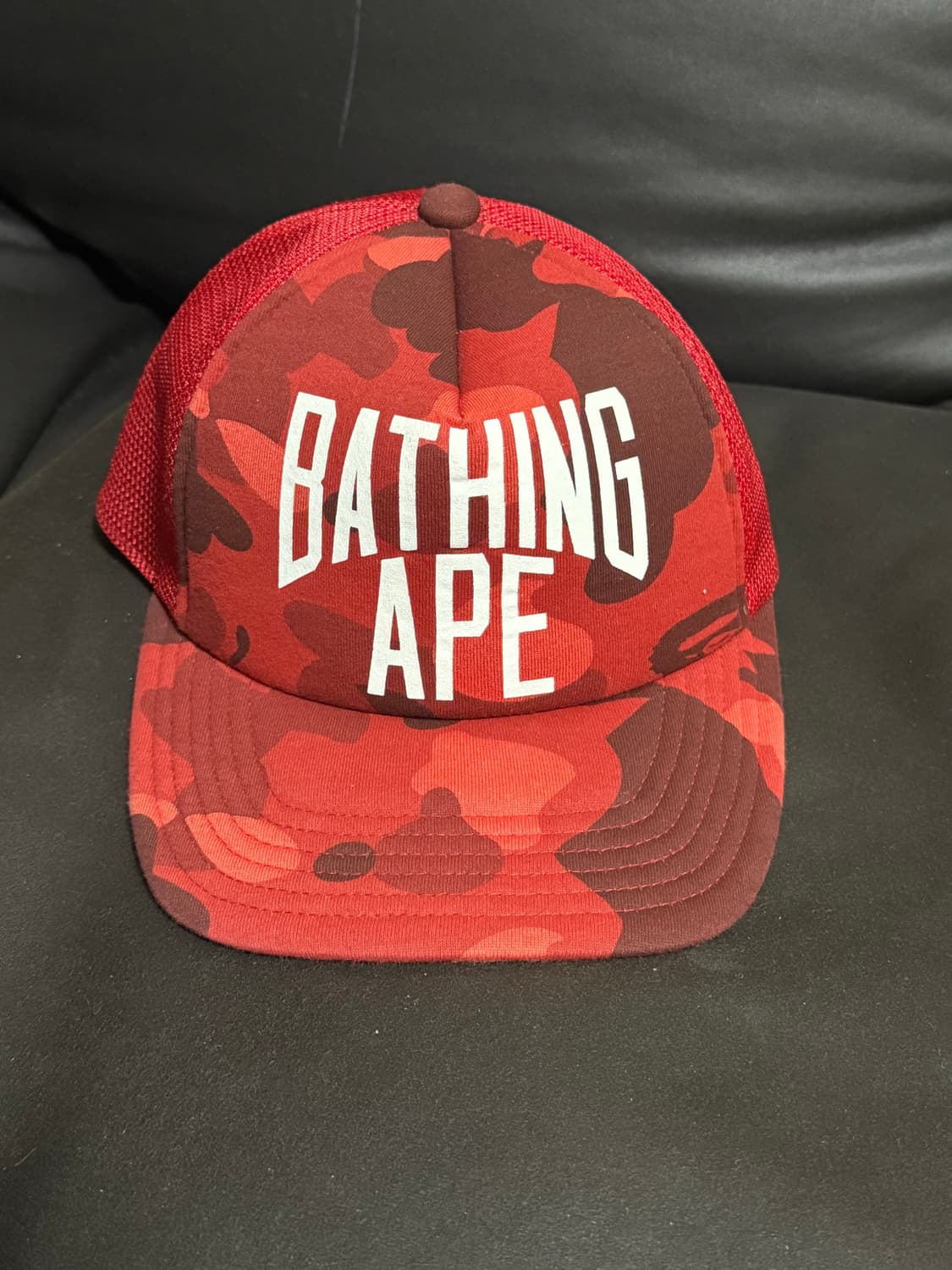 베이프 컬러 카모 NYC 로고 메쉬캡 레드 상품이미지1