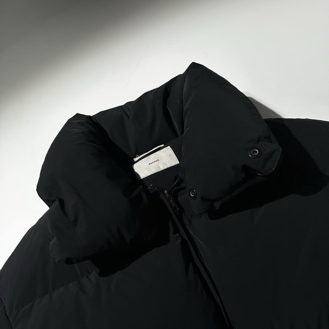 Beaker 비이커 구스다운 푸퍼 숏패딩 블랙 상품이미지4