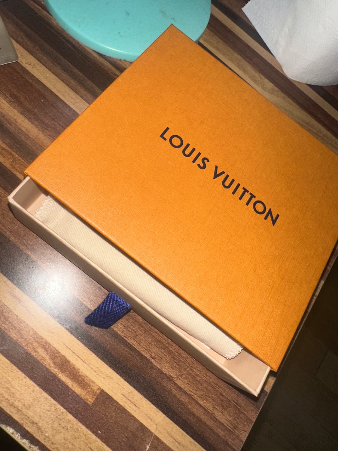 (새상품) 루이비통 맥세이프 카드지갑 포르트 카르트 마그넷 블루 상품이미지4