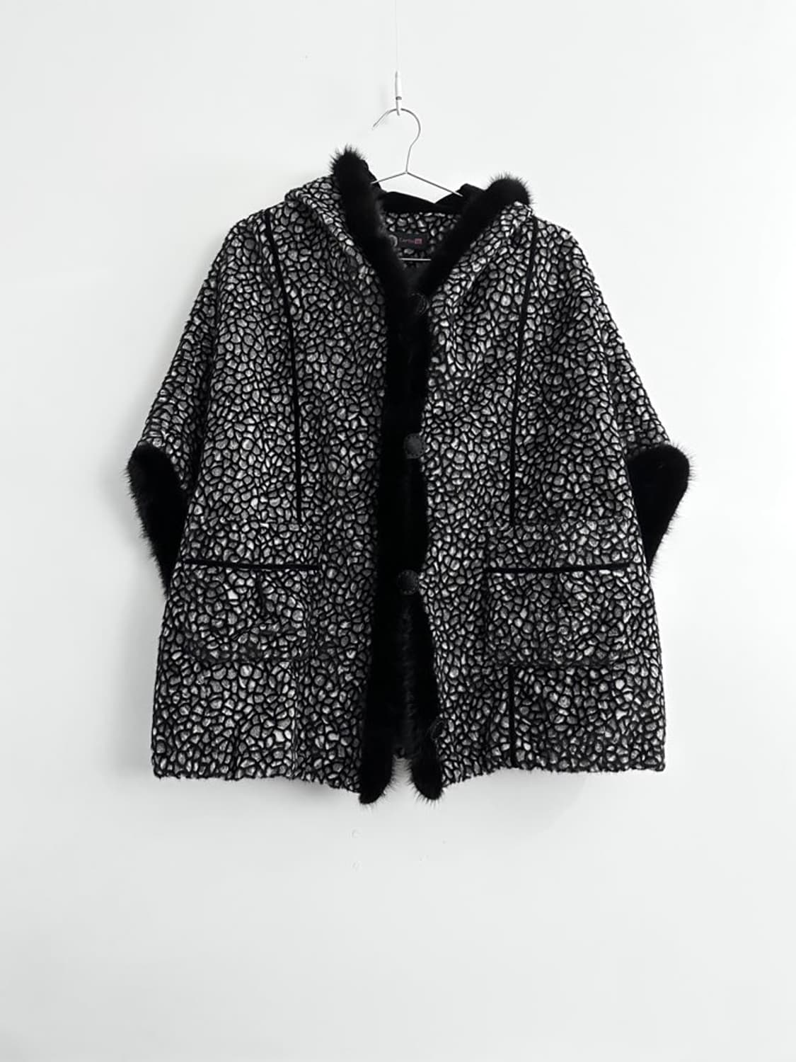 Pebble hoody poncho jacket / black 상품이미지1