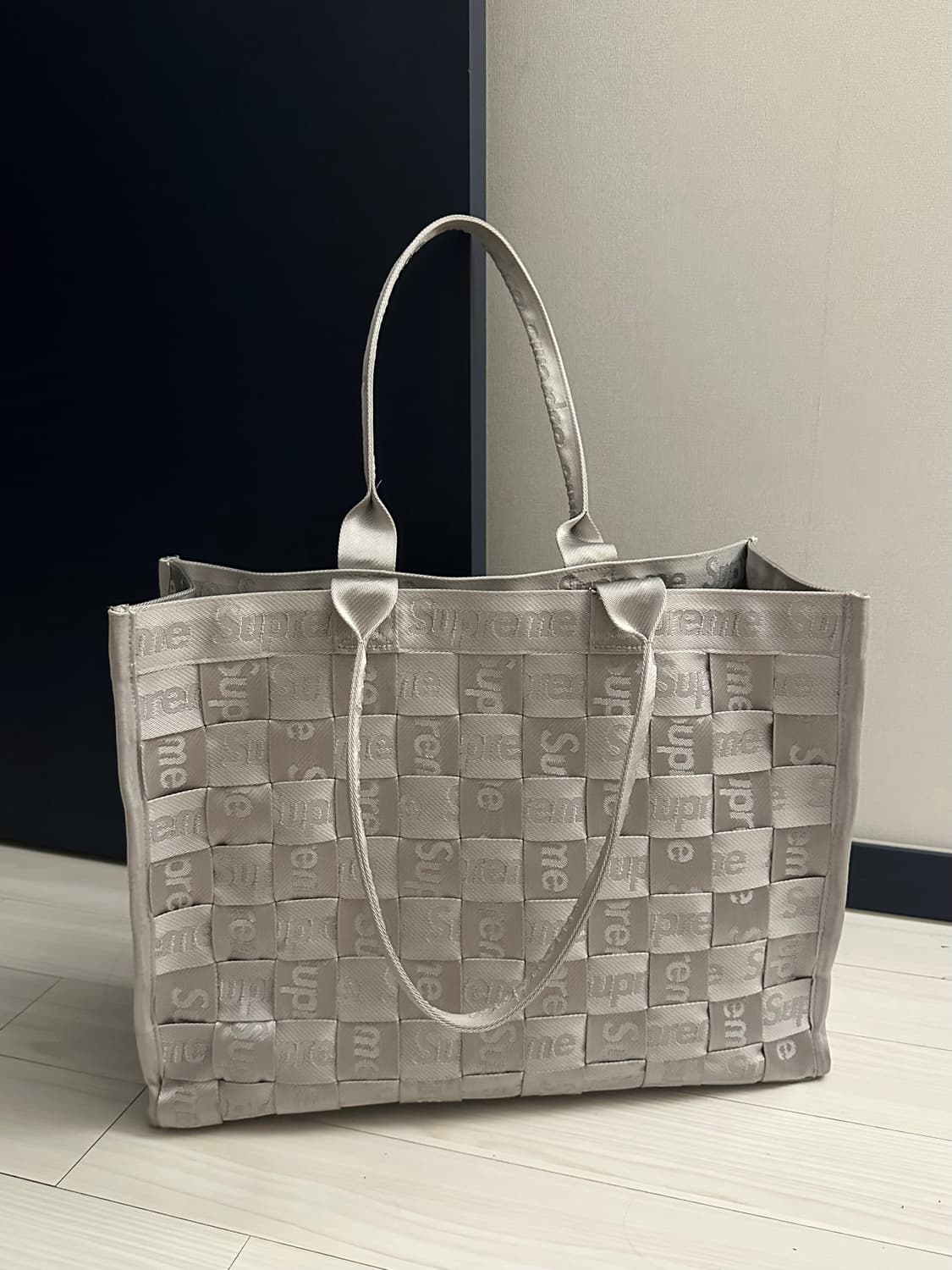 슈프림 우븐 토트백 그레이 24SS 상품이미지1