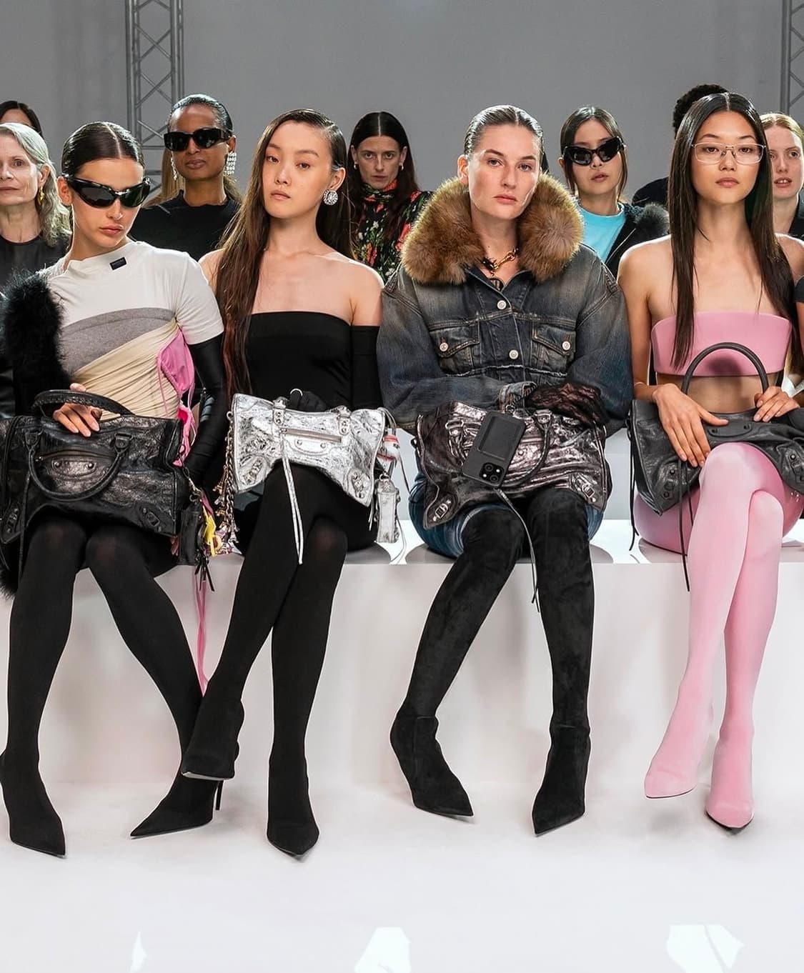 발렌시아가 클래식 모터백 엔틱 브라운 L 상품이미지10