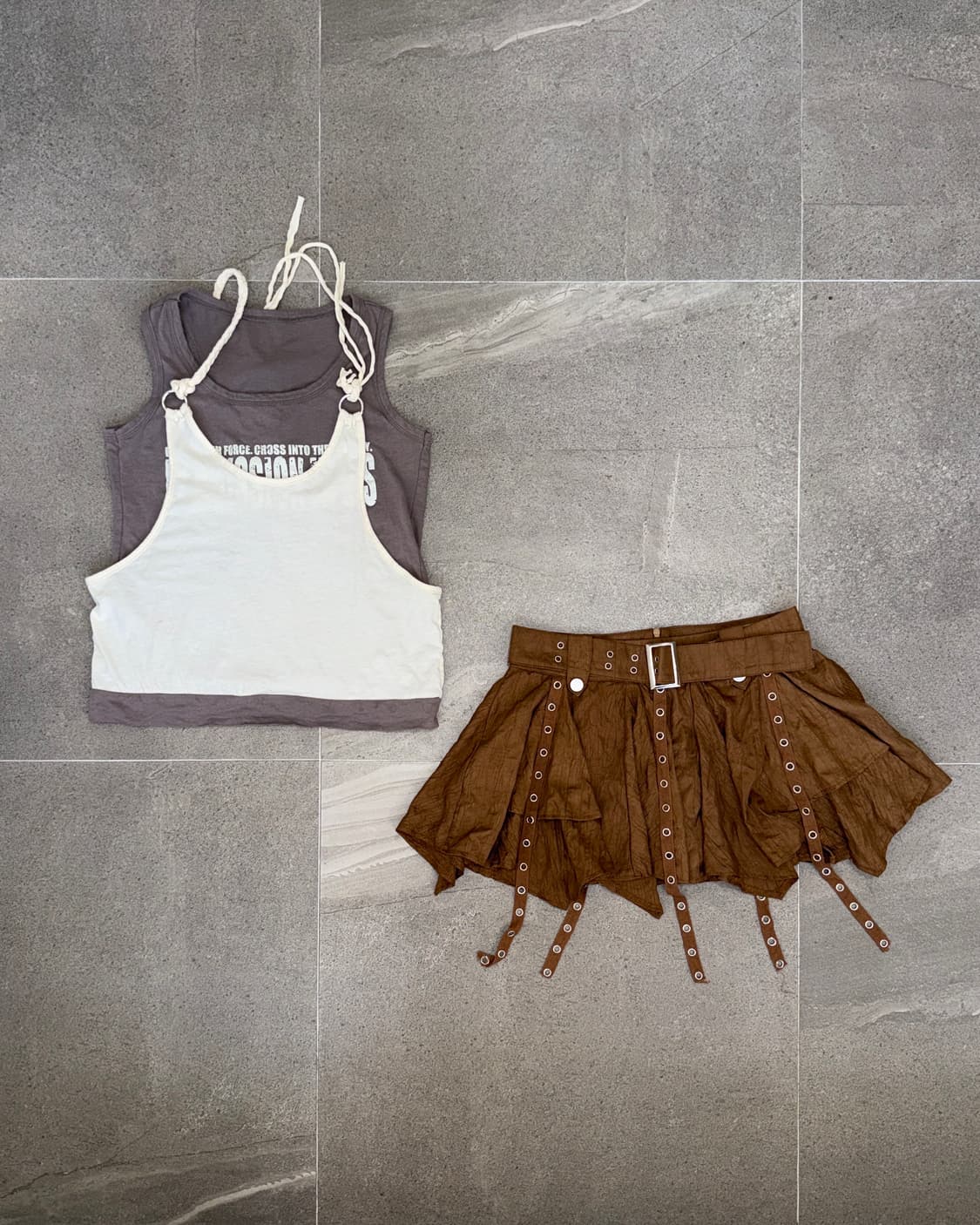 Brown lettering layered sleeveless 상품이미지1