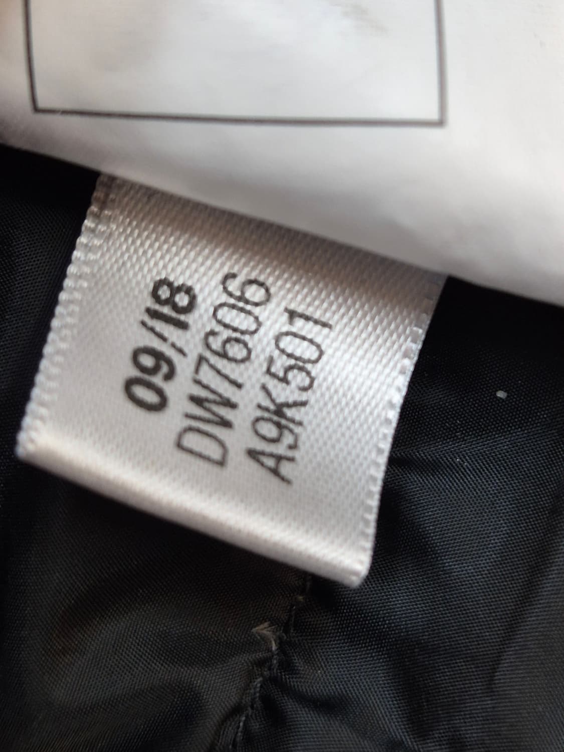 리복 남성 패딩 블랙 XL사이즈 판매합니다. 솜털 70이라 가볍고 따뜻하 상품이미지6