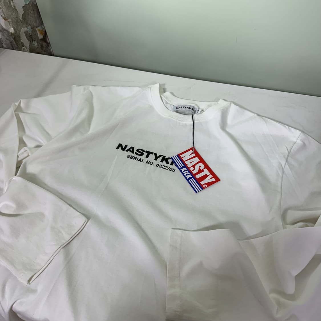 L 네스티킥 화이트 빅로고 라운드 긴팔슬리브 상품이미지2