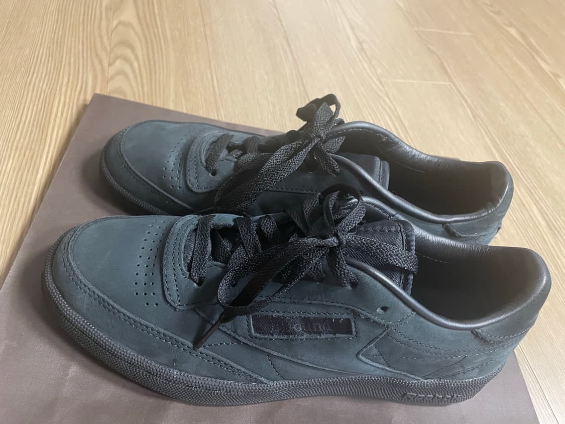 리복 x JJJ자운드 클럽씨 85 트리플 블랙 상품이미지3