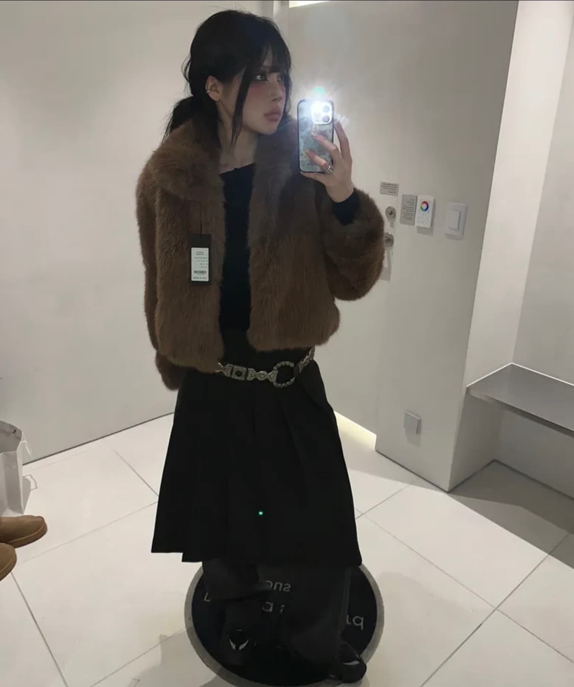 무신사 스탠다드 우먼 브라운 페이크 퍼 자켓 상품이미지2