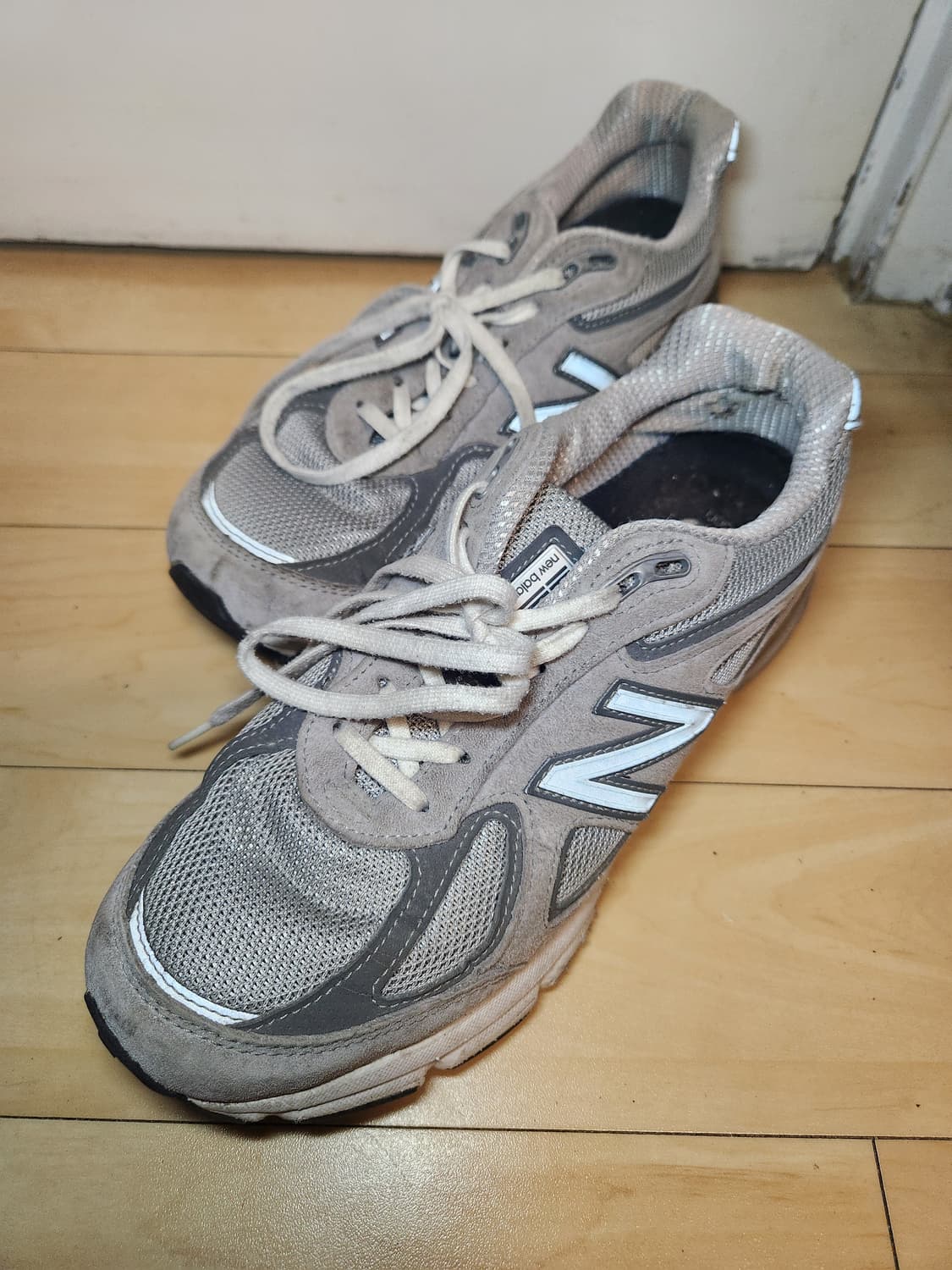 (255) 뉴발란스 990v4 그레이 상품이미지1