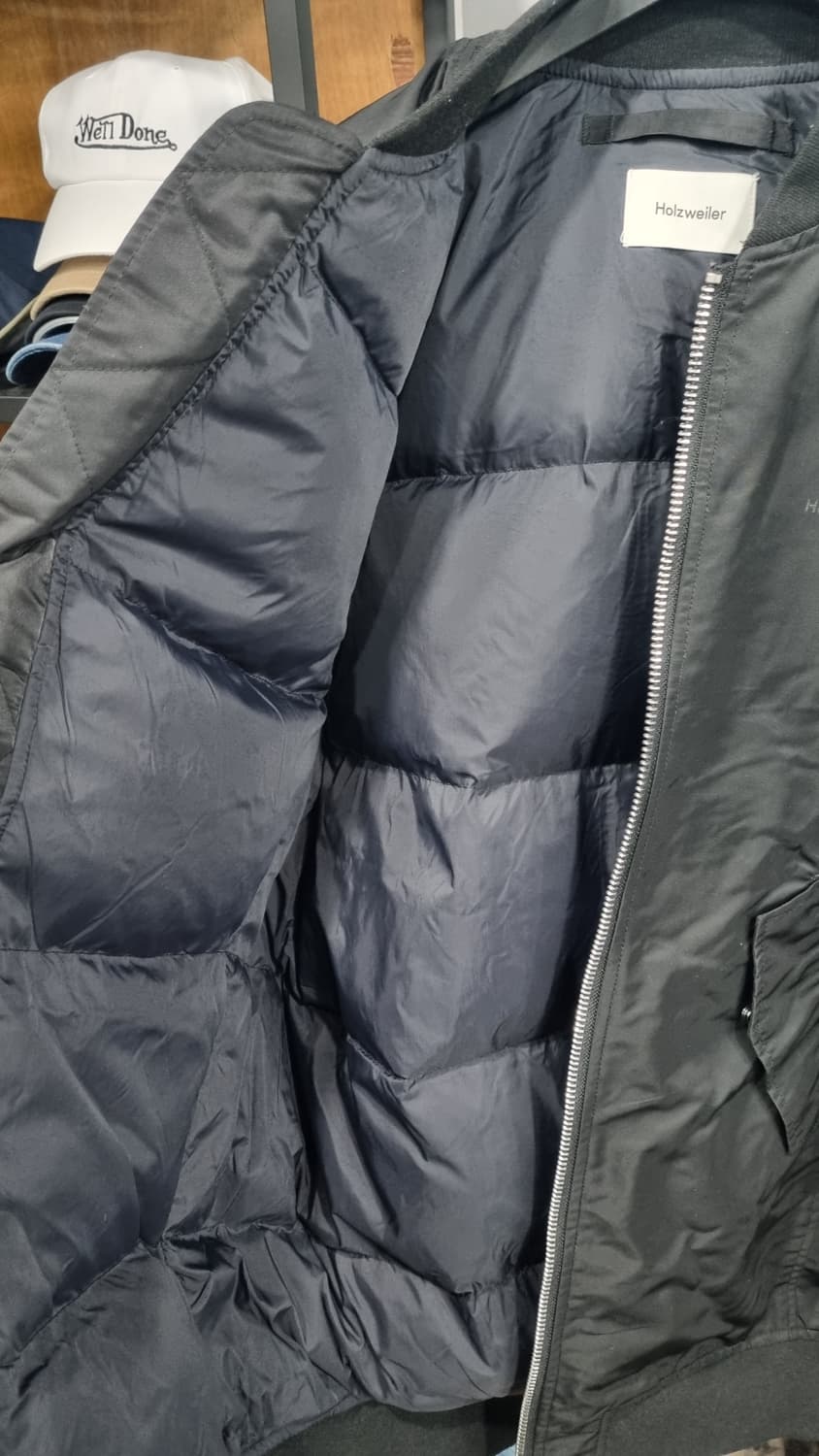 여성용)) 홀츠베일러 over fit 검정색 봄버  안감 덕다운패딩 상품이미지3