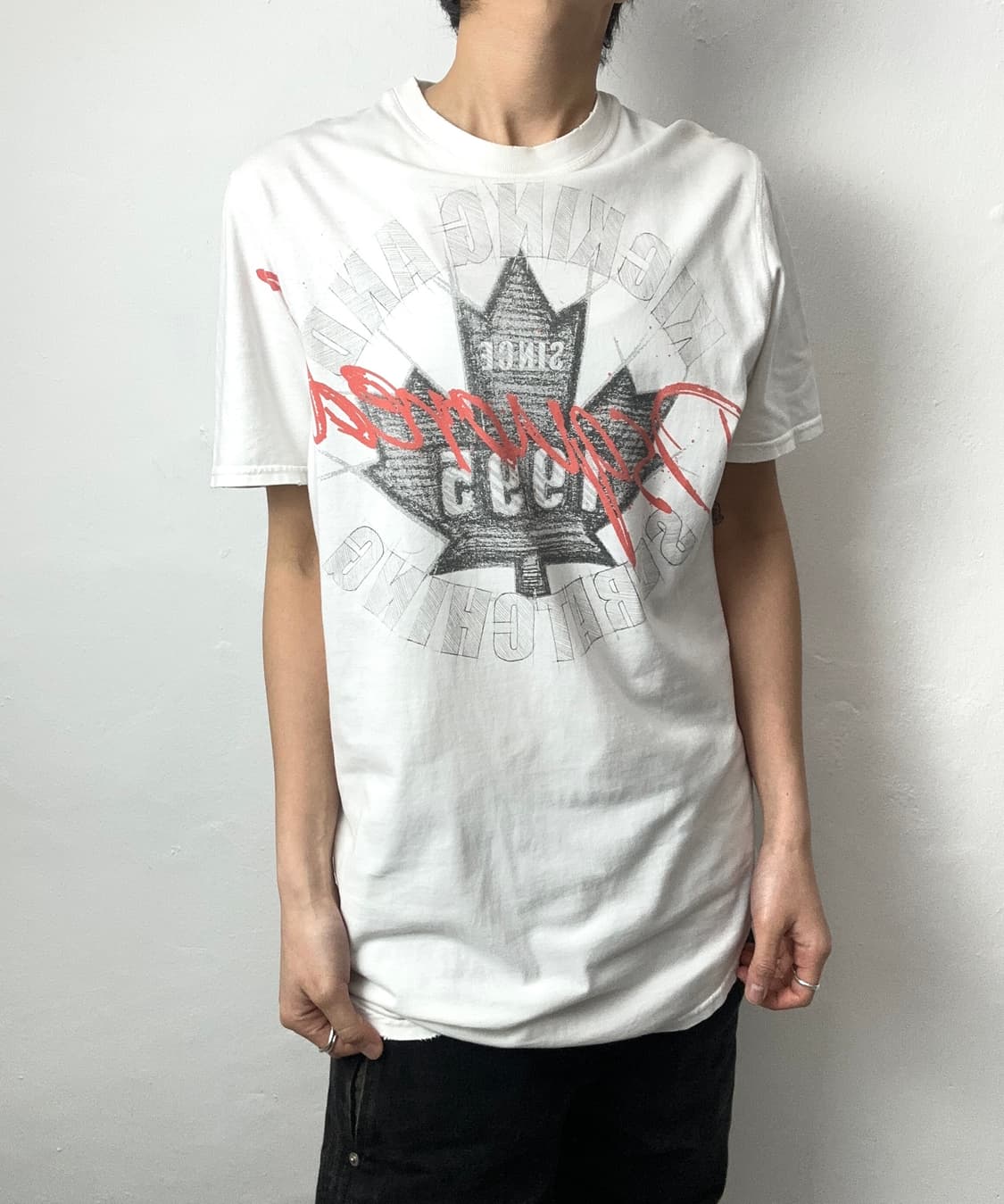 DSQUARED2 Maple Leaf Distressed Graphic  상품이미지1