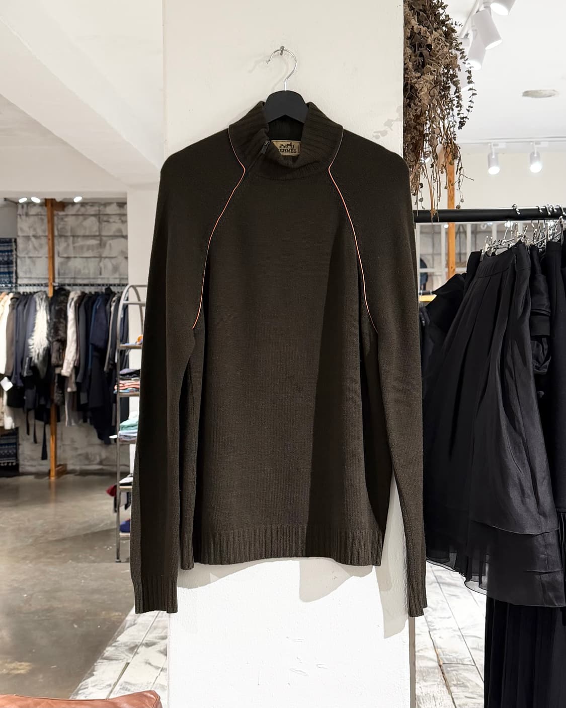 에르메스 카키 지퍼 하이넥 니트 상품이미지1