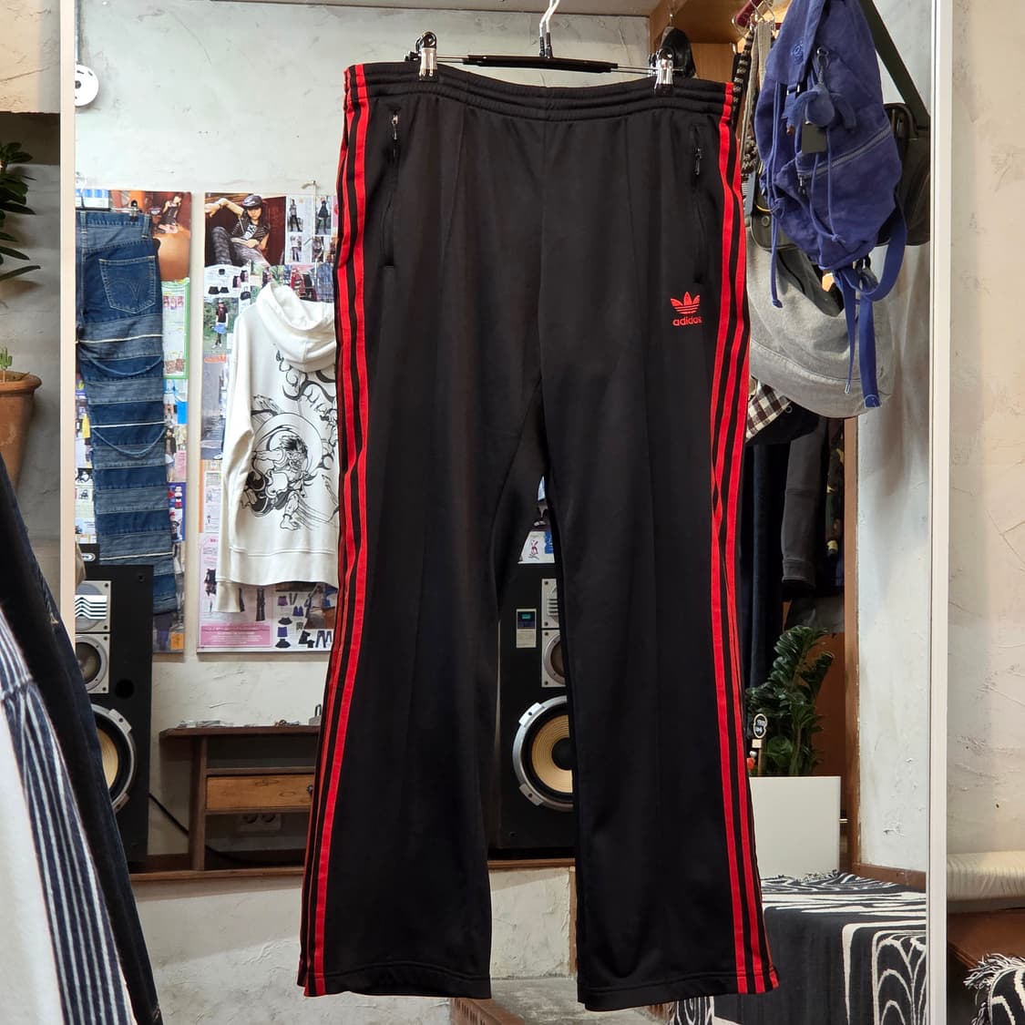 아디다스 블랙 앤 레드 트랙 팬츠 상품이미지2