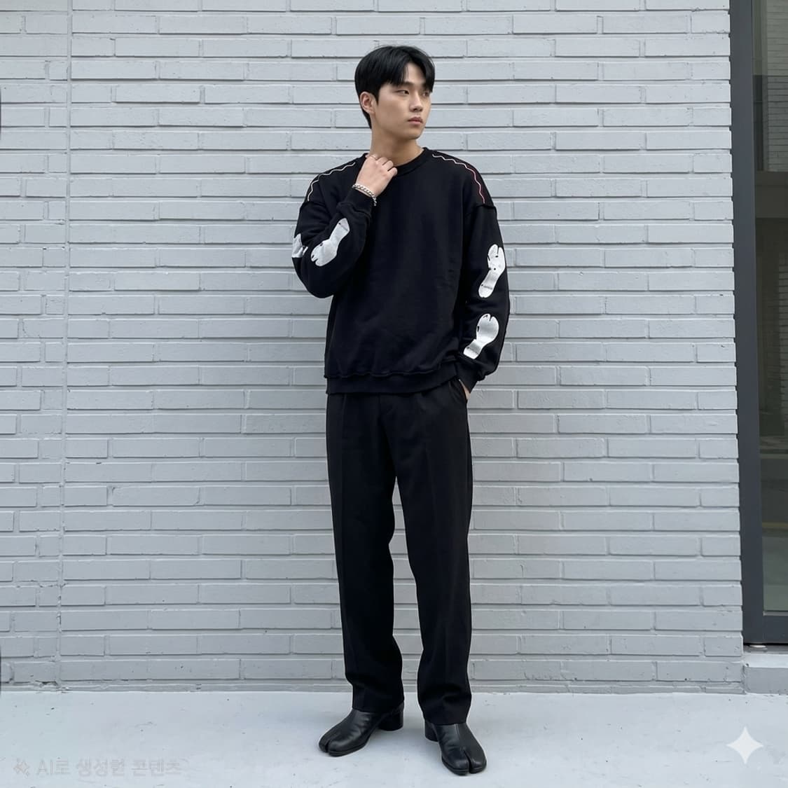 브이넥러브(VNECKLUV) 소매 프린팅 절개 스티치 맨투맨  상품이미지1