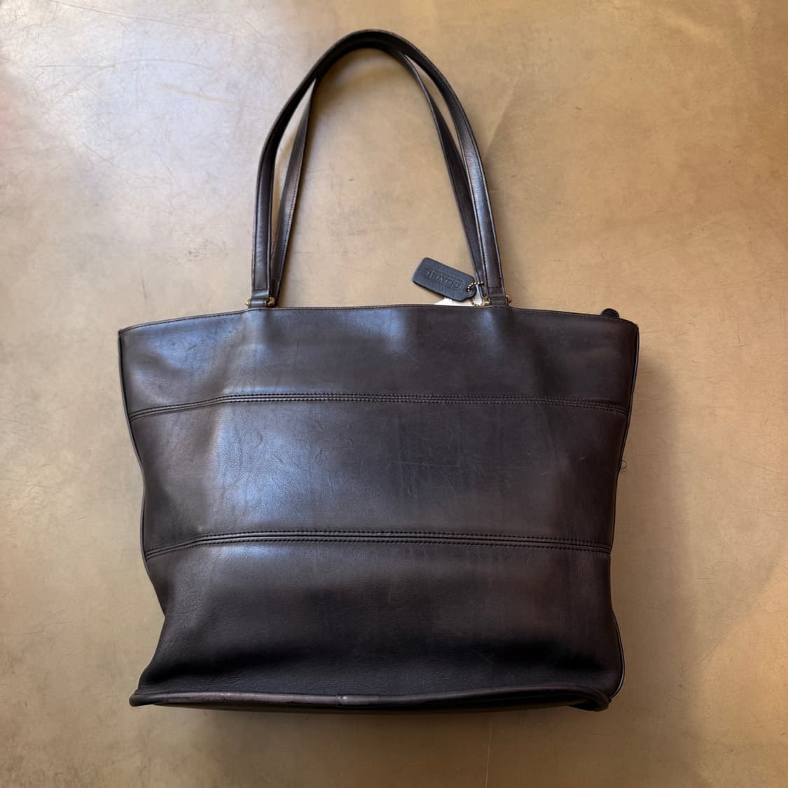 올드 코치 카우 풀그레인 토트백 상품이미지3