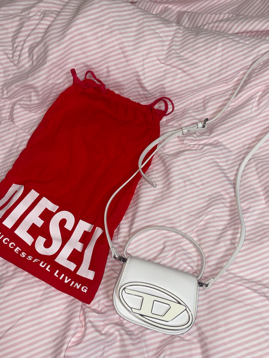 디젤 1DR 미니백 플라크 화이트 상품이미지2