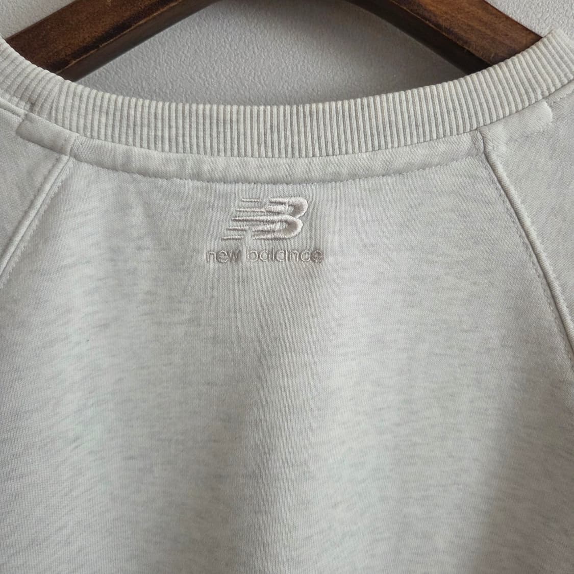 뉴발란스 맨투맨 Classic is New 아이보리 L 상품이미지7