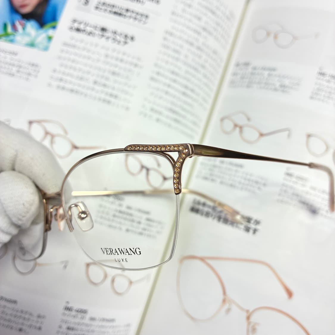 VERA WANG 베라왕 스와로브스키 골드 반무테 티타늄 안경 상품이미지4