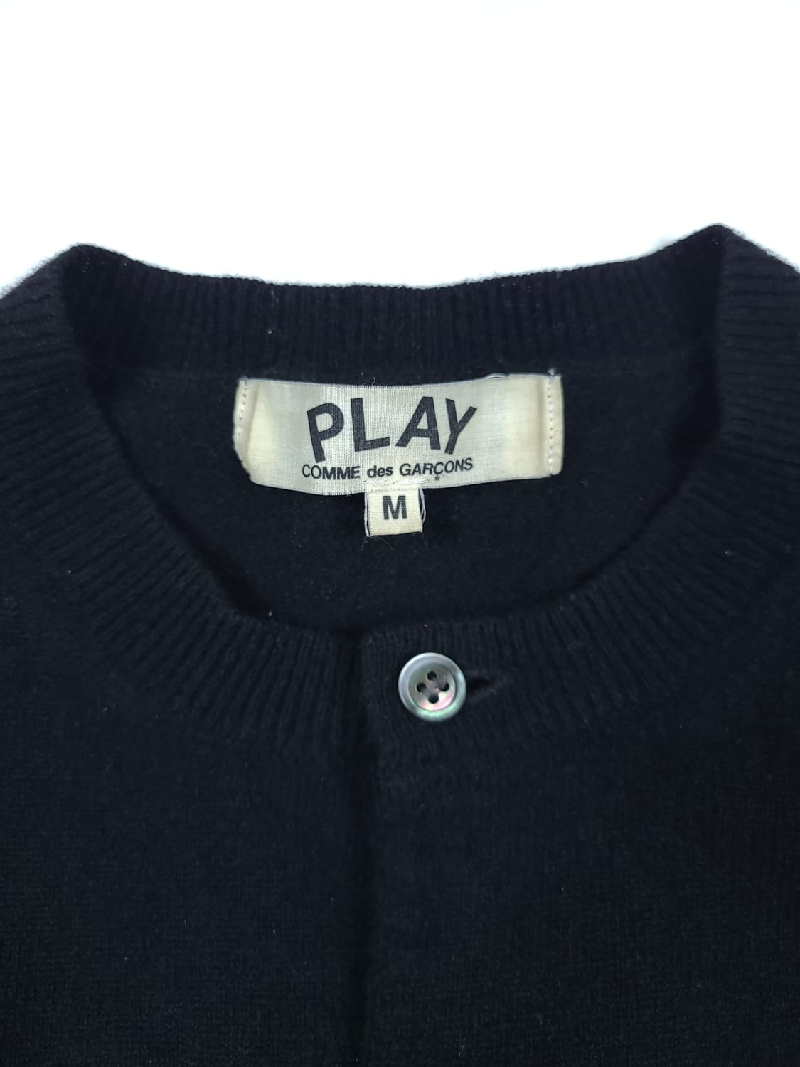 꼼데가르송 여성 라운드넥 플레이 가디건 골드와펜 블랙 상품이미지6