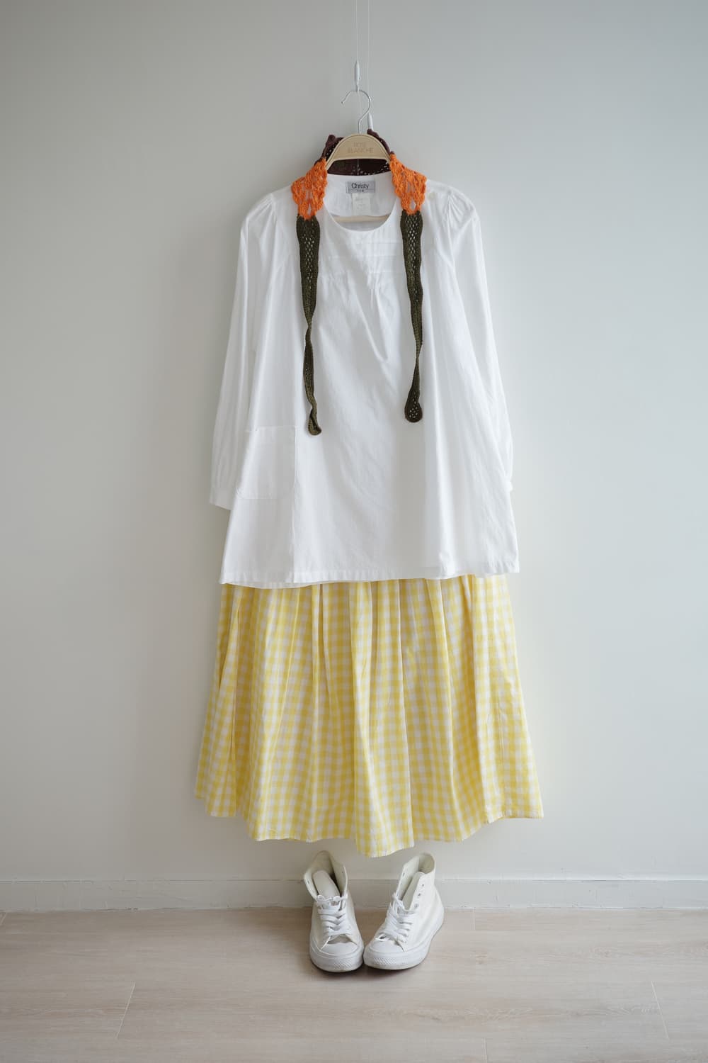 Christy제품
• 화이트 포켓 코튼 블라우스 상품이미지1