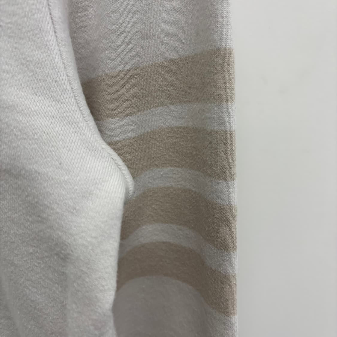 [1]톰브라운 사선완장 하프 맨투맨 상품이미지2