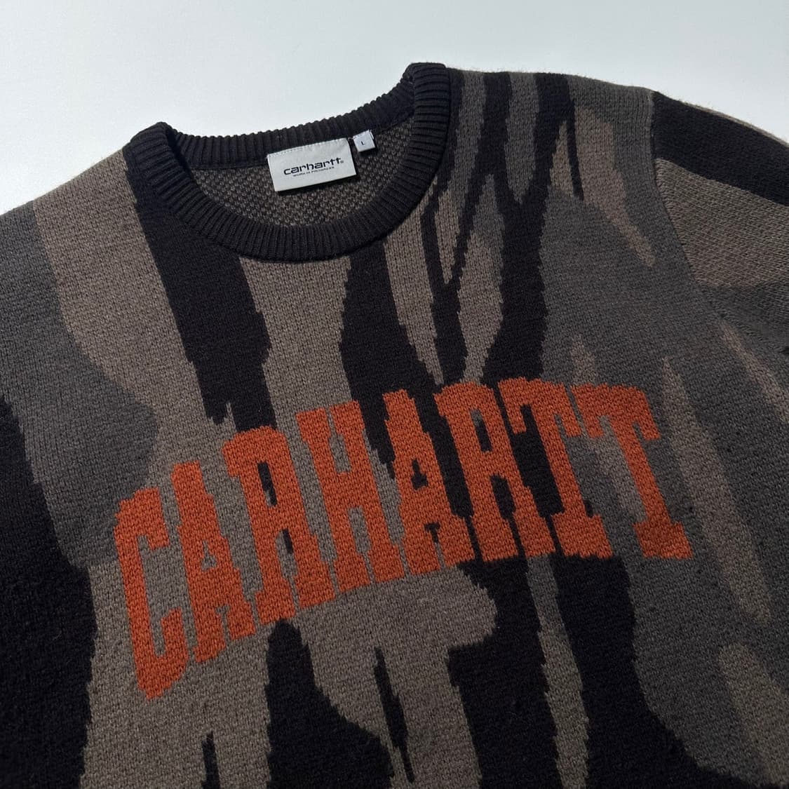 칼하트 아치로고 카모 라운드 니트 상품이미지4