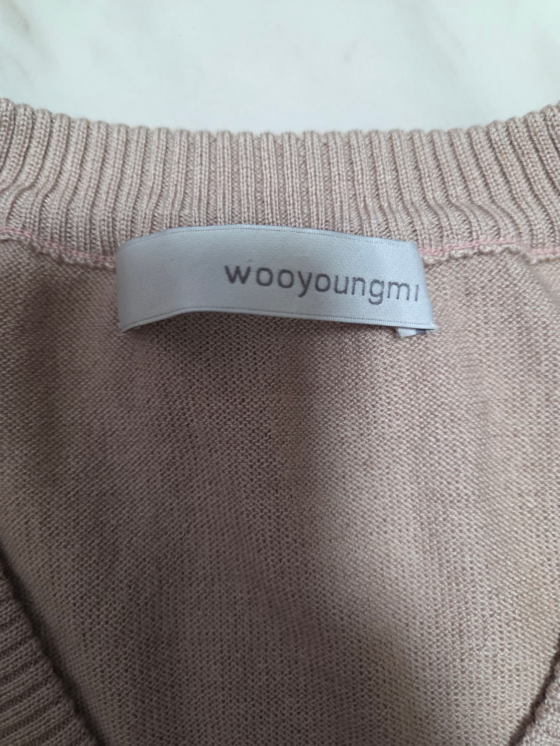 우영미 솔리드옴므 브이넥 니트 상품이미지7