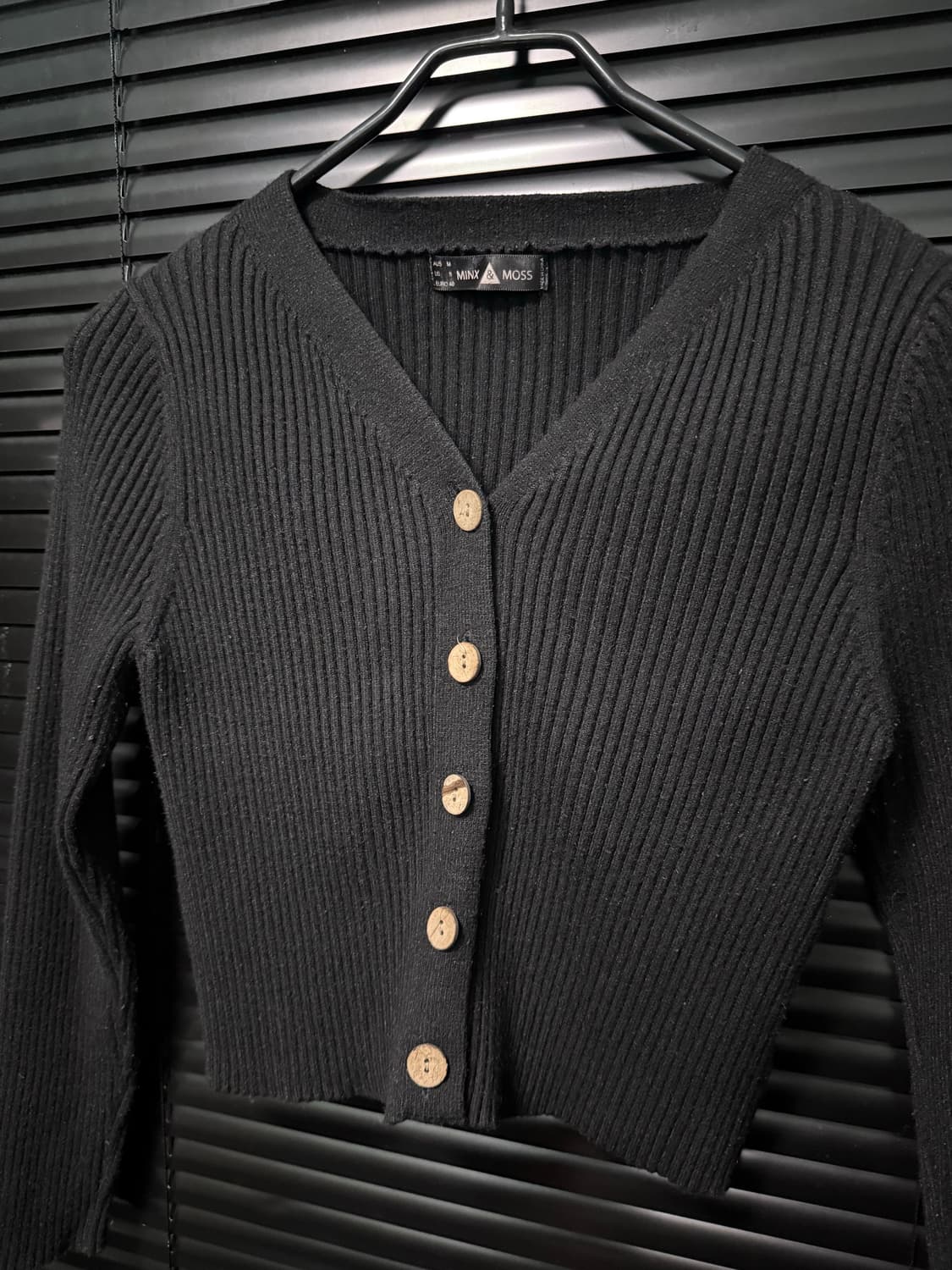 MINX&MOSS 블랙 스웨터 니트 크롭 가디건 나무 단추 M 95 골지 상품이미지3