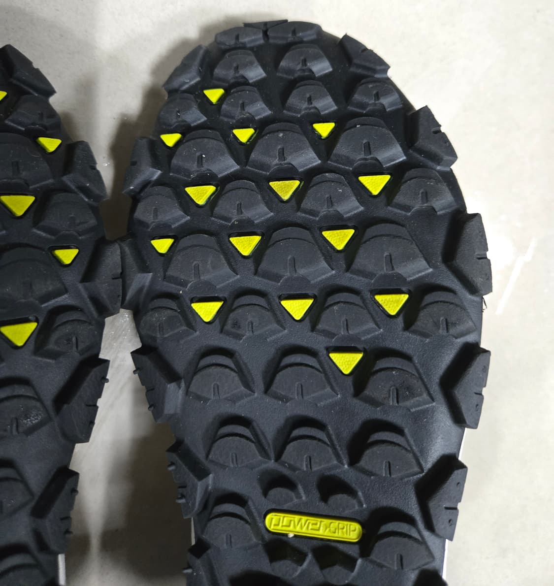 데상트 블레이즈 터프 와이어 러닝화 운동화 255mm 상품이미지9