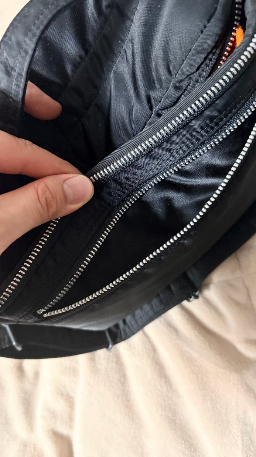 요시다 포터 카메라백 블랙 판매합니다. 상품이미지7