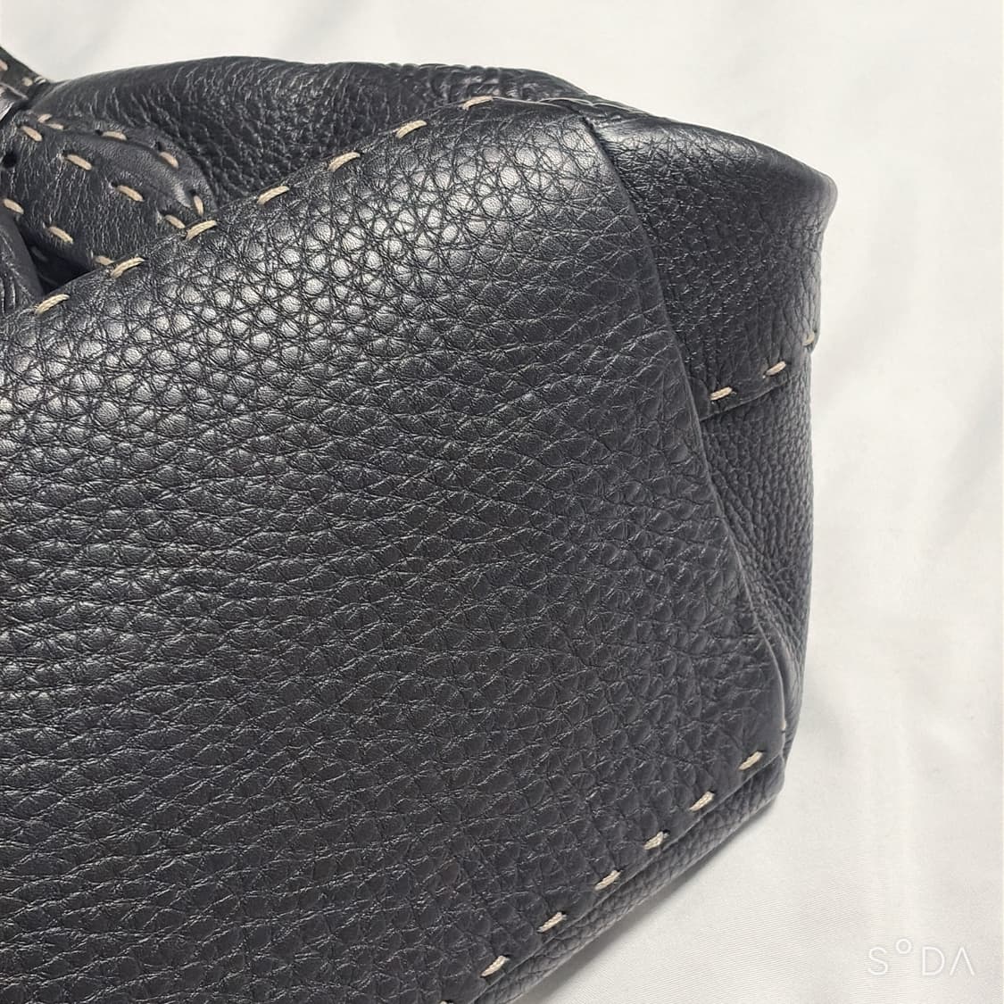 펜디 셀러리아 토트백 블랙 상품이미지9