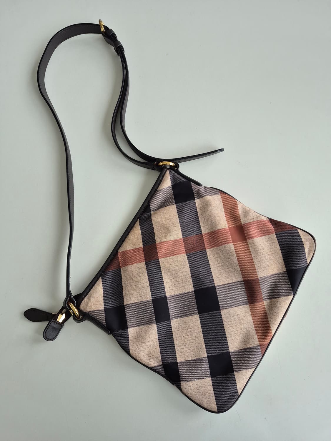 닥스 체크무늬 크로스백 상품이미지3