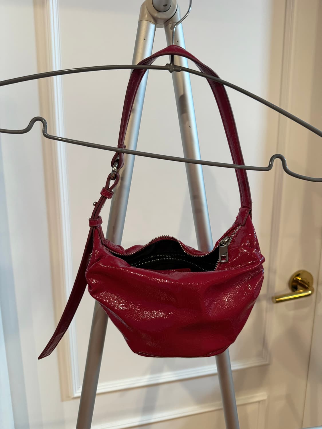 자라 레드 에나멜 셔링 숄더백 상품이미지1