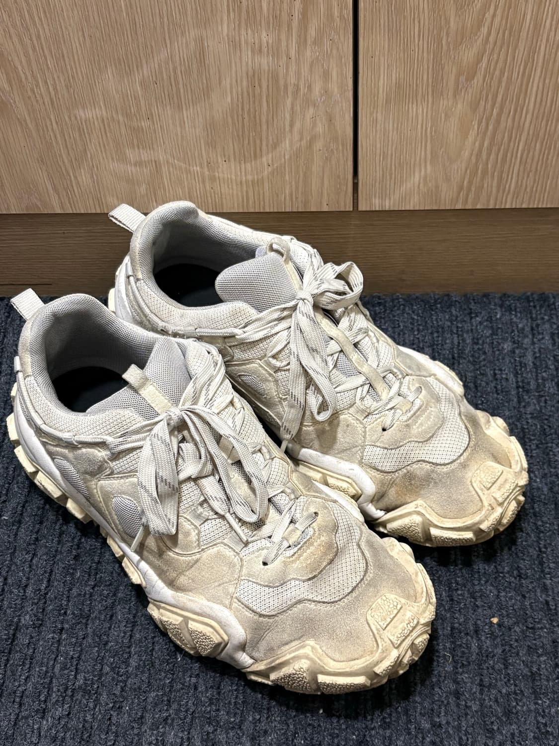 [Acne Studios] 아크네 스튜디오 볼스터 텀블드 스니커즈 화이트 상품이미지1