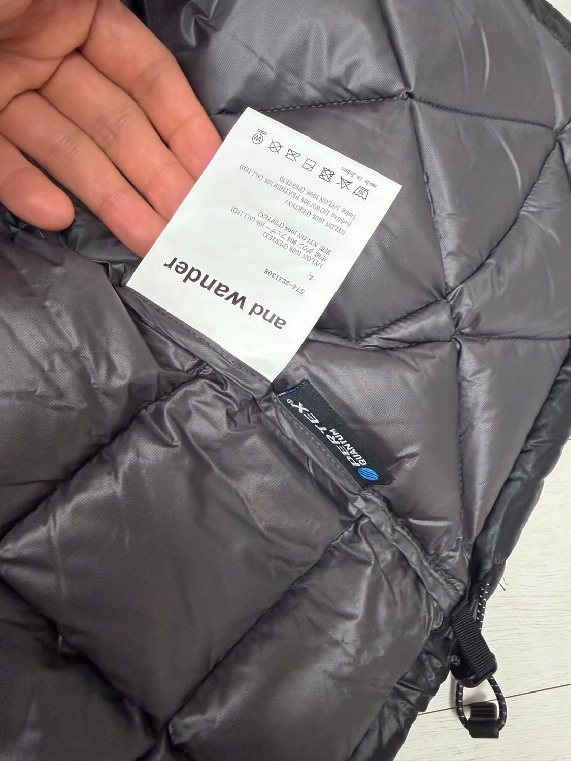 25년 앤드원더 조끼 패딩 L 사이즈 블랙  상태 9.8/10 상품이미지3