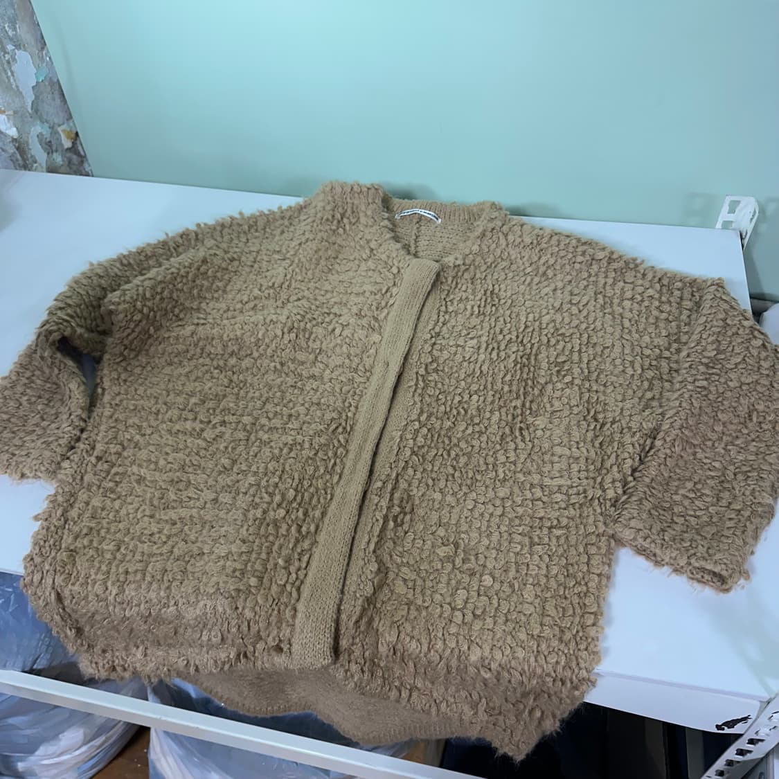 우먼OS PLAYGROUND P.MANSION 루즈오버핏 베이지 부클가디 상품이미지3