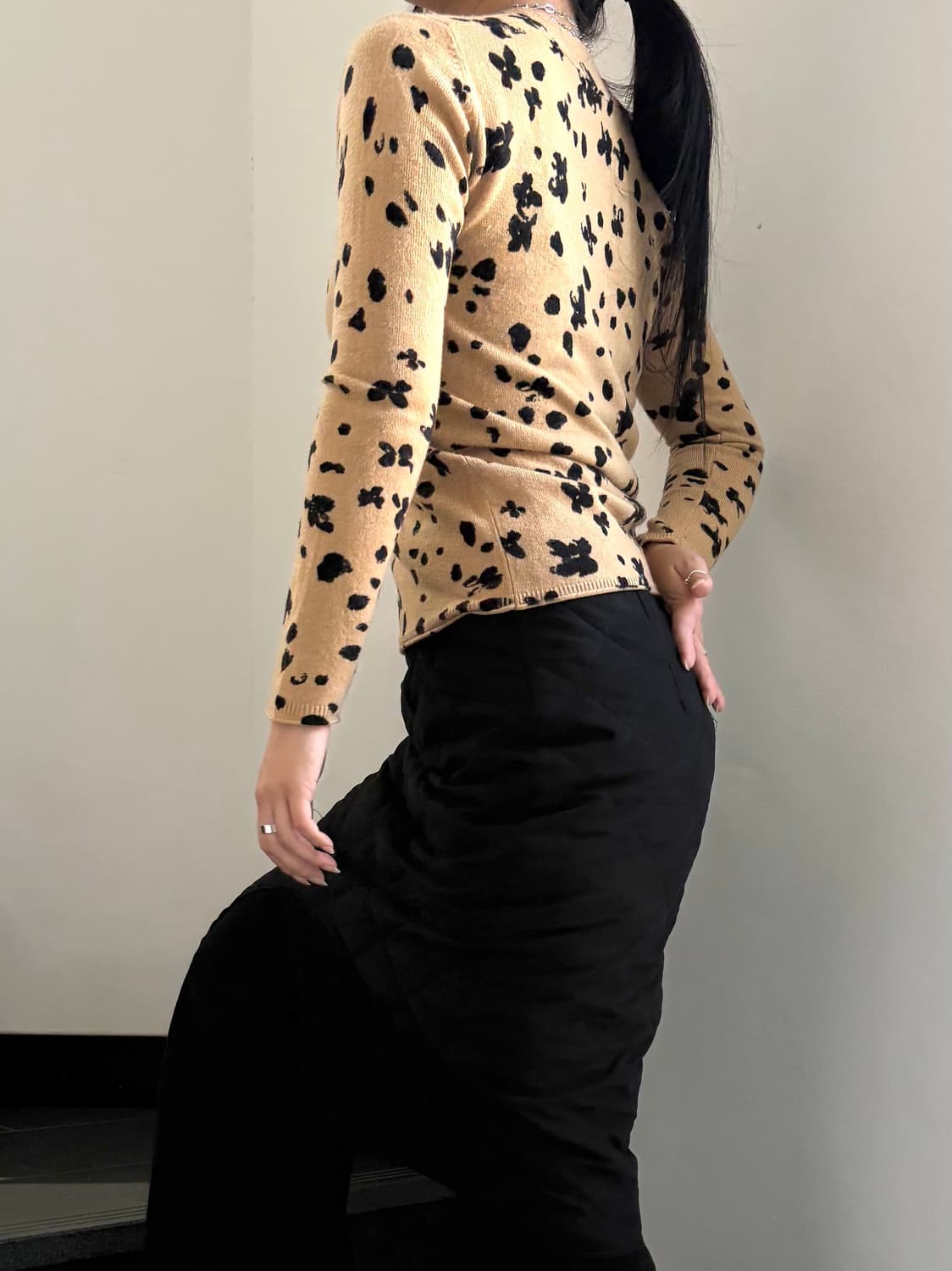 호피 플라워 브이넥 긴팔니트 상품이미지1