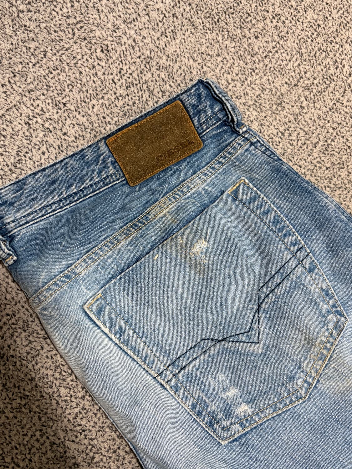 (할인가 8만) 디젤 자티니 레귤러 부츠컷 데님 팬츠 상품이미지5