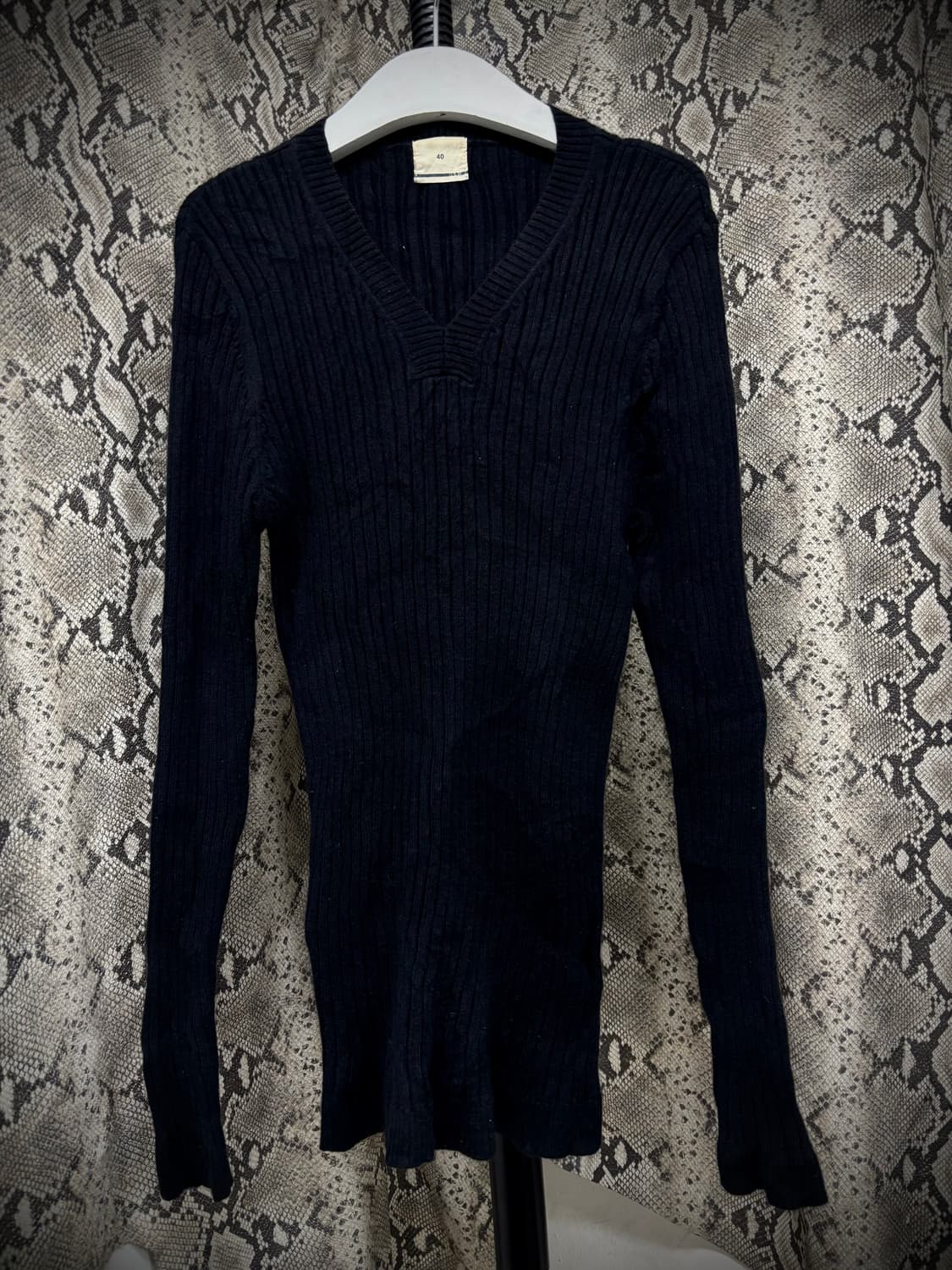 [Minimal Y2K]V-Neck Black Slim Fit Sleev 상품이미지5