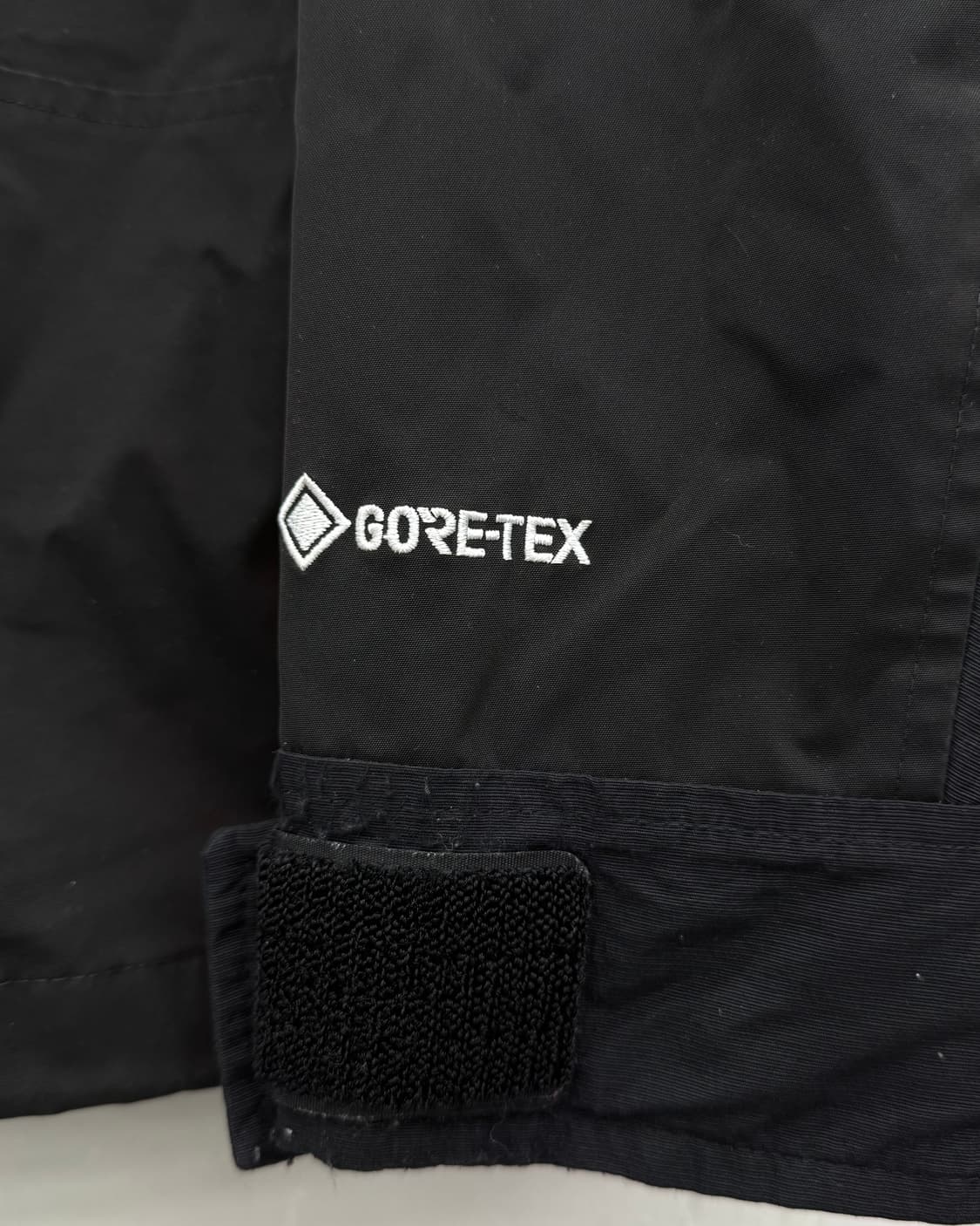 노스페이스 GORE-TEX 마운틴 자켓 블랙 상품이미지2