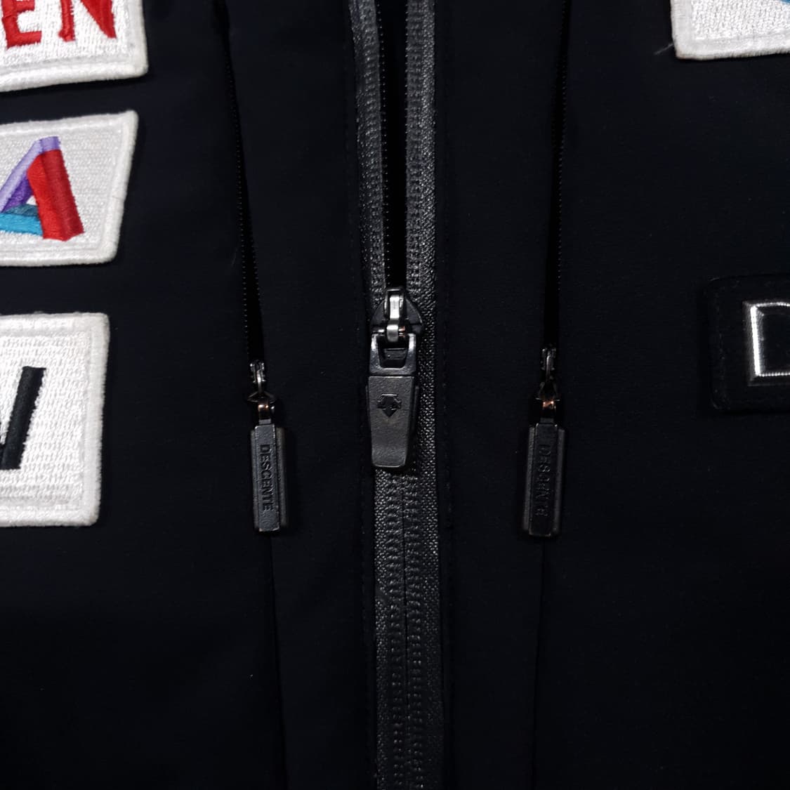 M (95) 데상트 스위스 스키 후드형 헤비 대장급 덕다운 자켓 블랙 상품이미지6