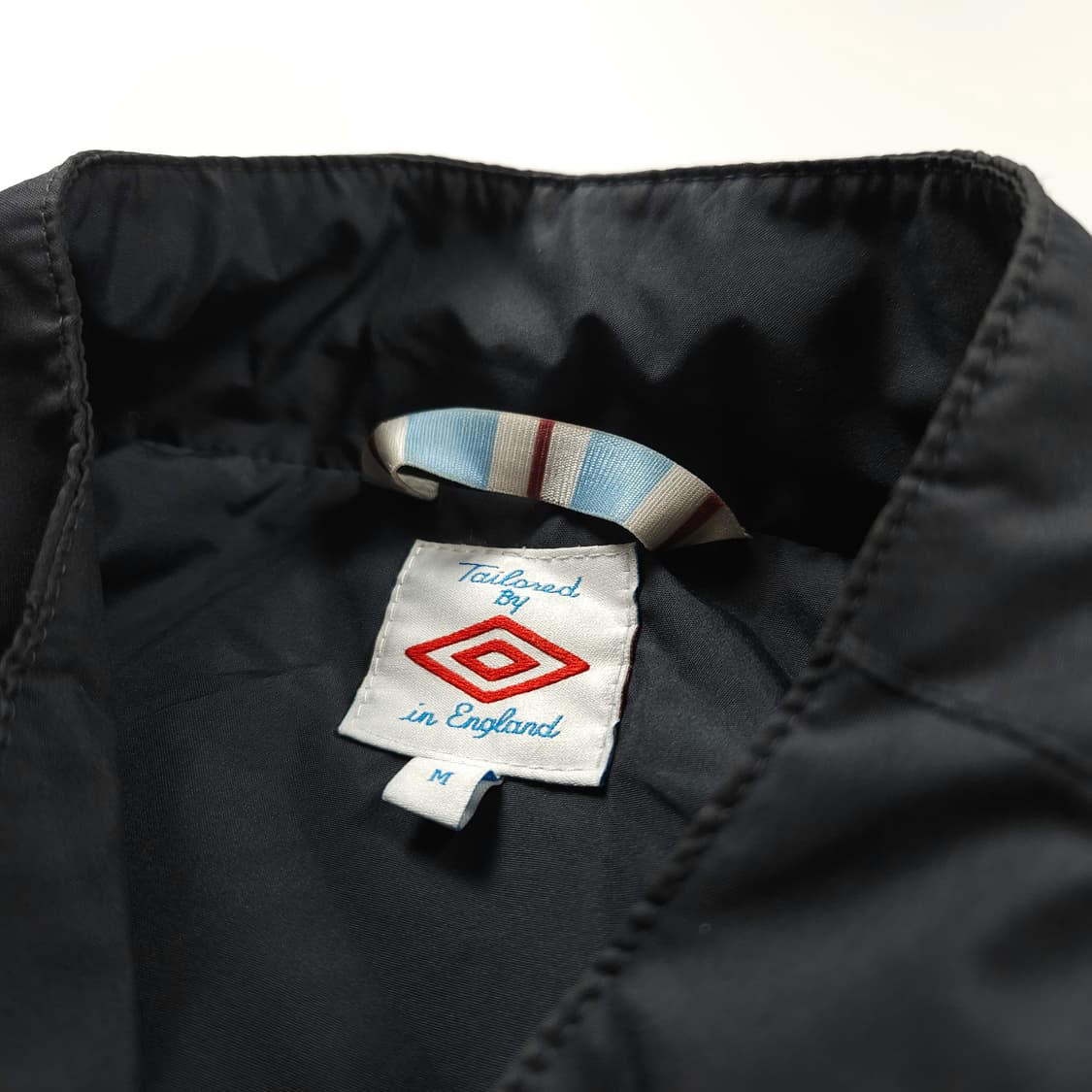 엄브로 맨체스터 시티 레트로 트레이닝 바람막이 (M) 상품이미지4