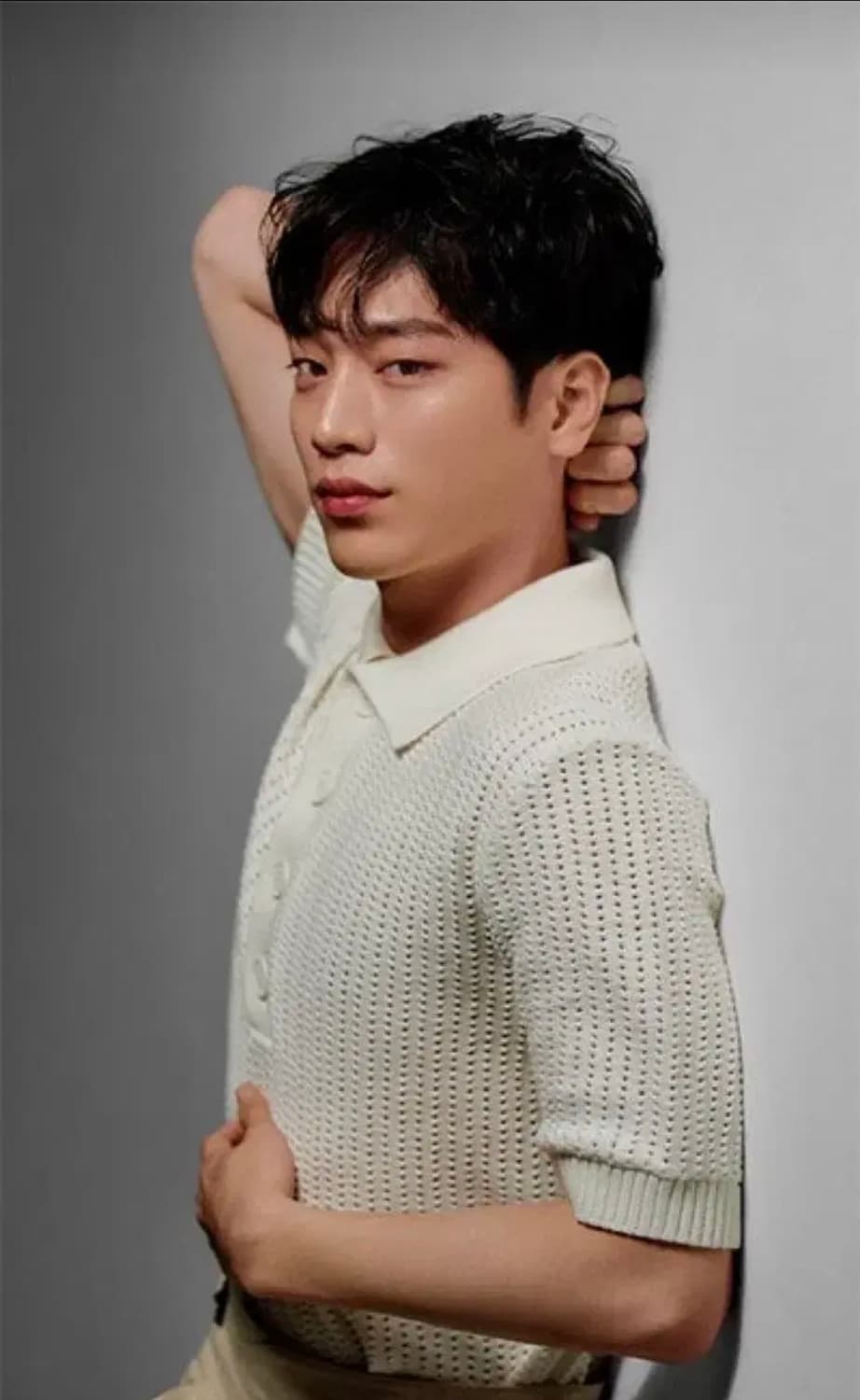 (유아인, 서강준 착용) 산드로 PK 반팔 니트 상품이미지2