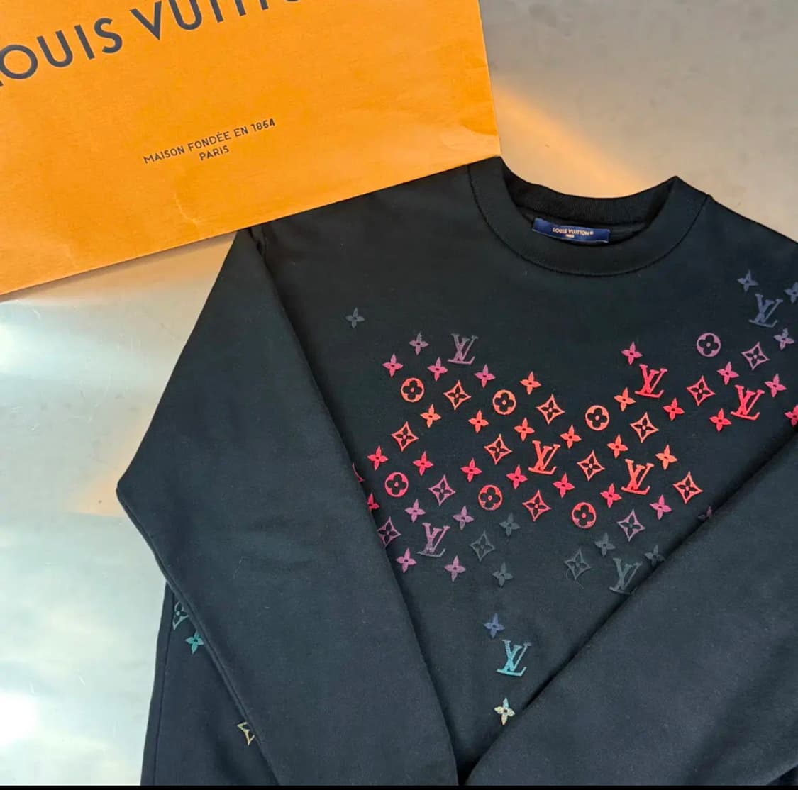 Louis Vuitton (루이비통) 그라데이션 모노그램 맨투맨 상품이미지2