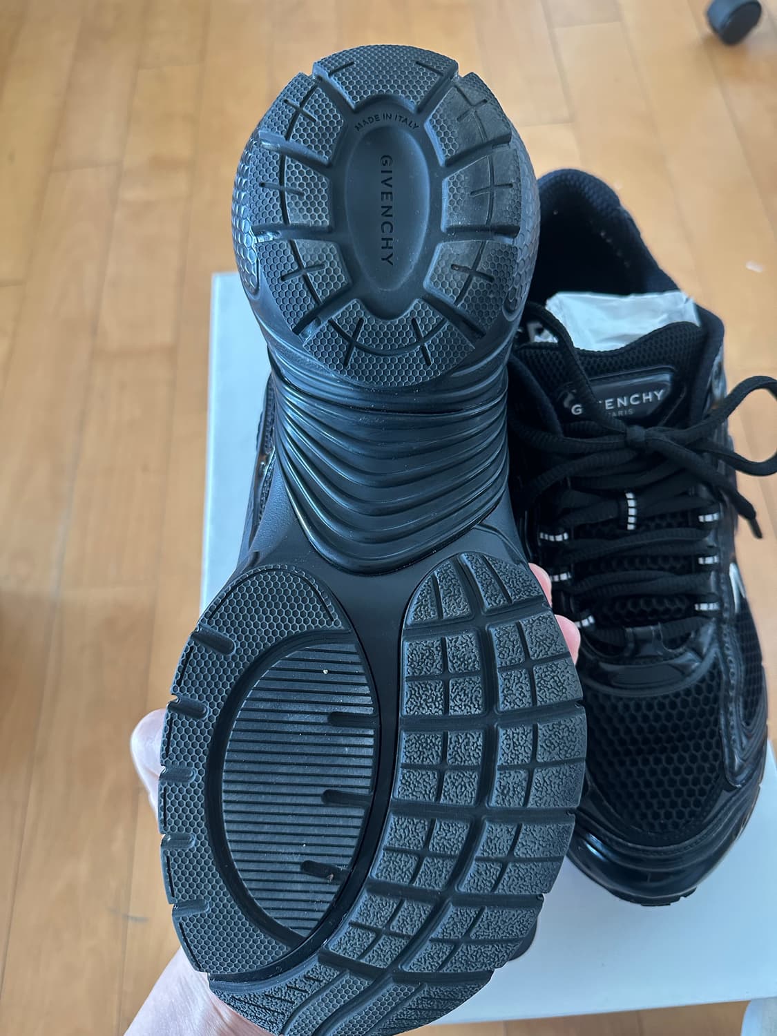 지방시 매쉬러너 42 상품이미지3