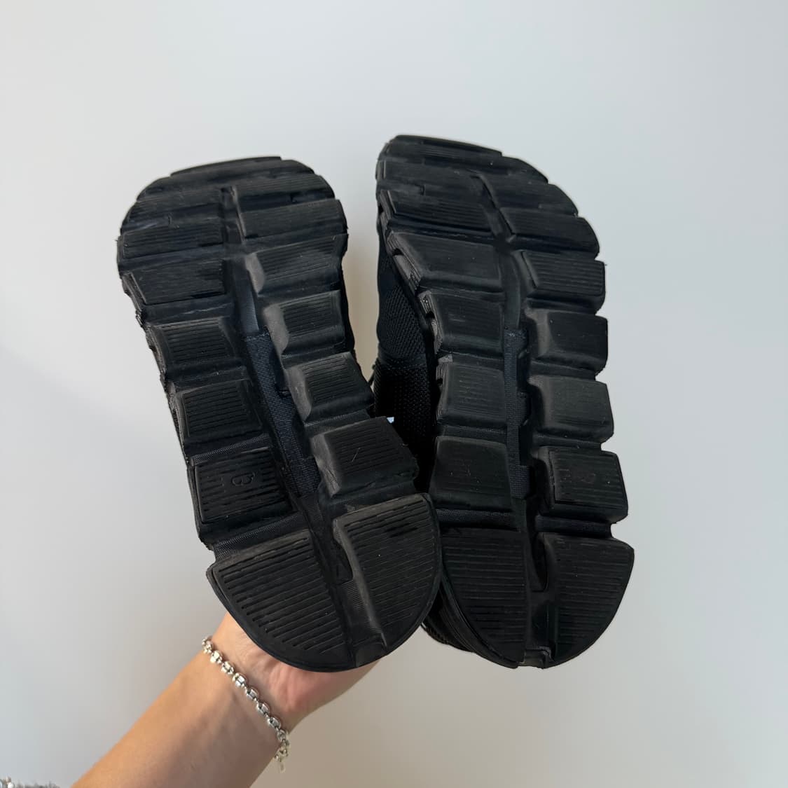 온러닝 클라우드6 블랙 250사이즈 상품이미지6