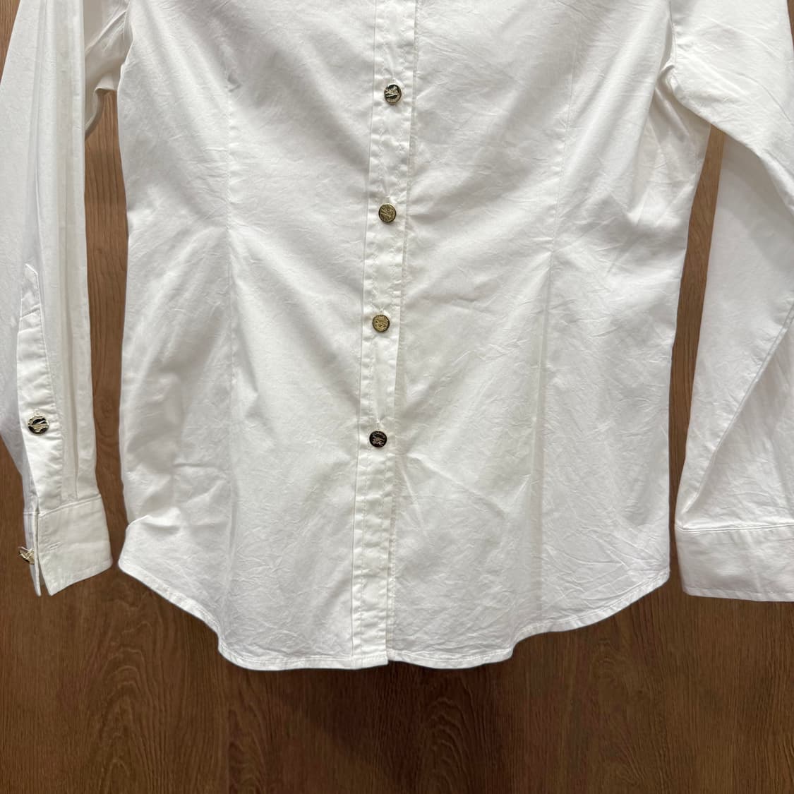 버버리 런던 코튼 셔츠 골드 로고 버튼 디테일 슬림핏 화이트 상품이미지5