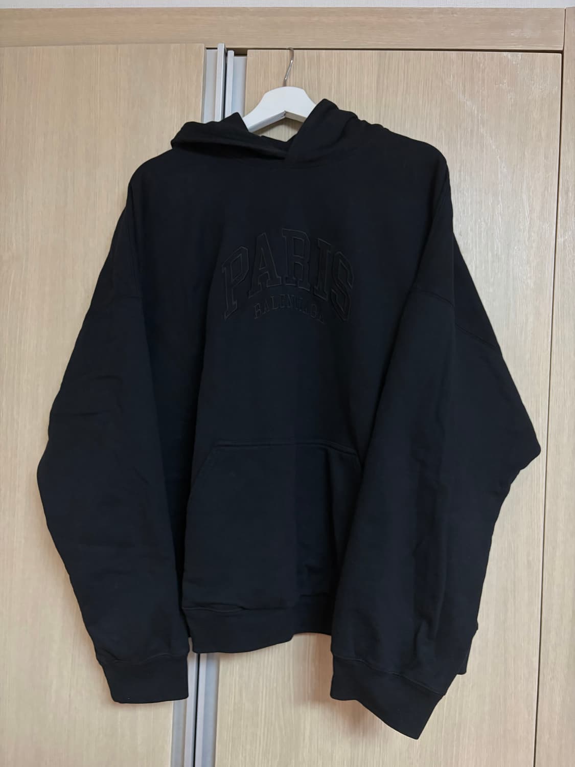 [3/105] 발렌시아가 파리 PARIS 시티 로고 후드 블랙 상품이미지1
