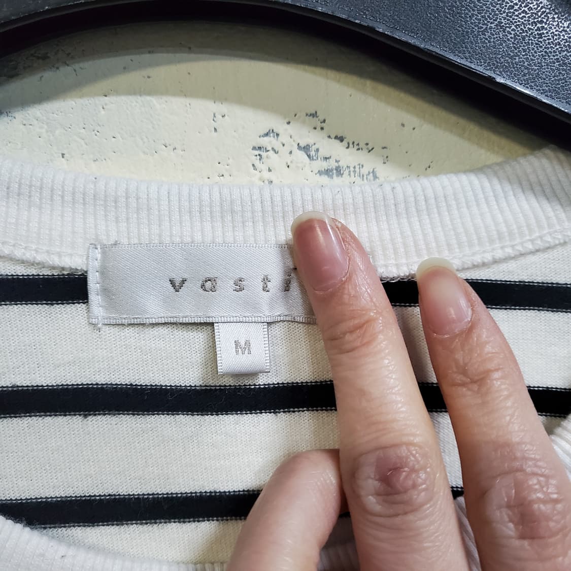 바스틱 화이트 블랙 스트라이프 긴팔티  상품이미지3